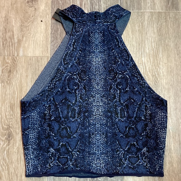BCBGMAXAZRIA Snake Skin Sleeveless Crop Top - Picture 2 of 7